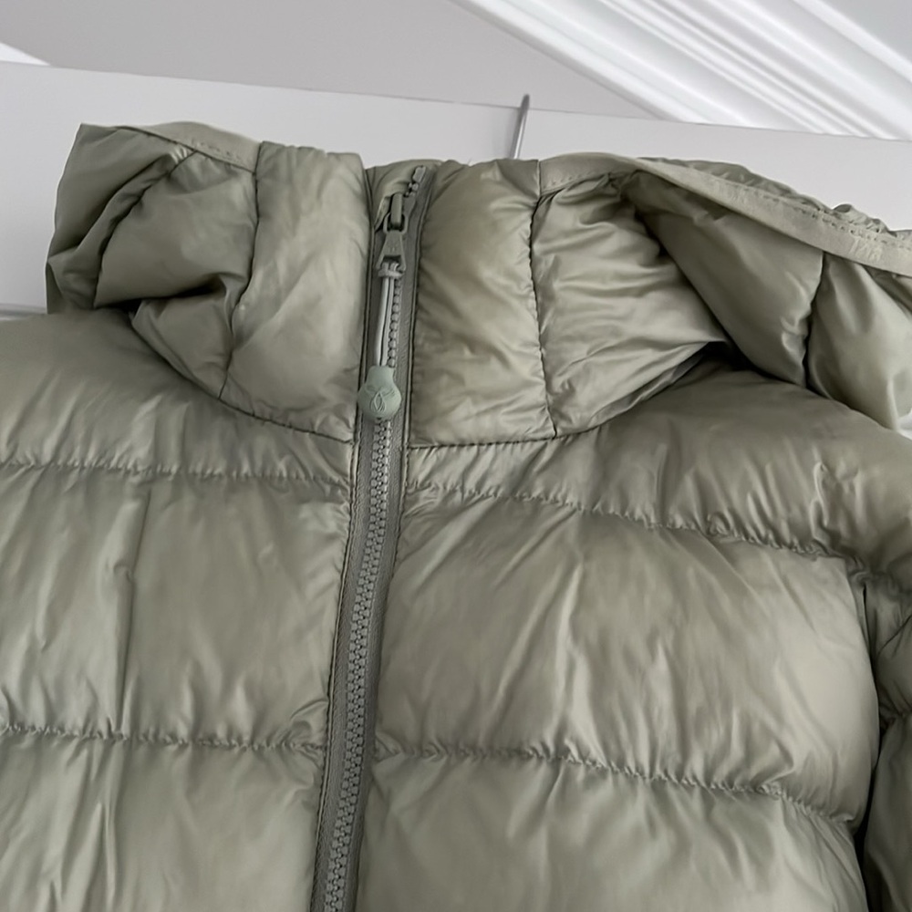 TNA Sage Green Puffer Jacket New Little Puff Packable Aritzia Medium - Picture 3 of 10